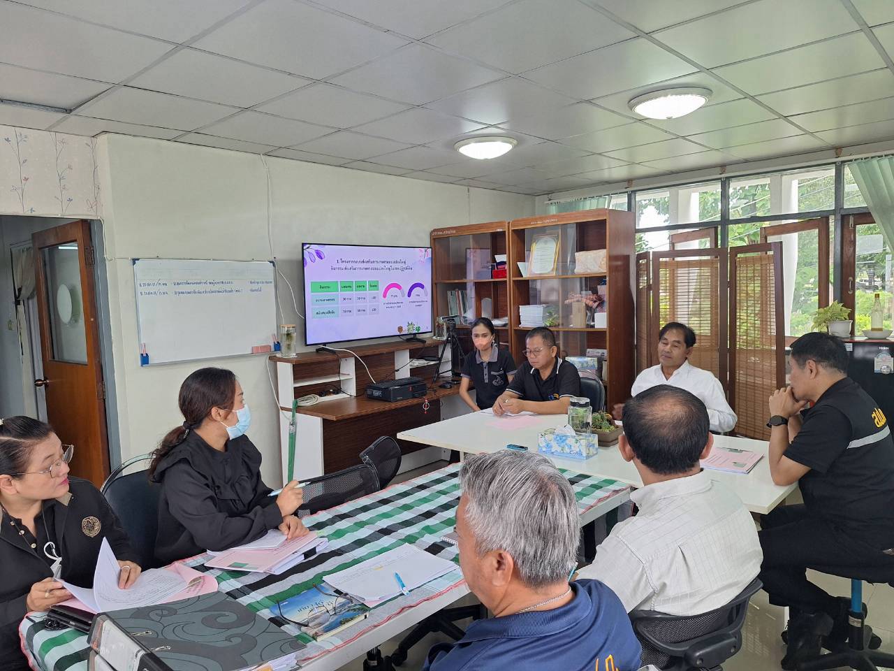 title - ผู้ตรวจราชการ ส.ป.ก. ลงพื้นที่จังหวัดสกลนคร ประชุมติดตามความก้าวหน้าผลการดำเนินงาน พร้อมตรวจเยี่ยมให้กำลังใจเกษตรกรในเขตปฏิรูปที่ดิน 